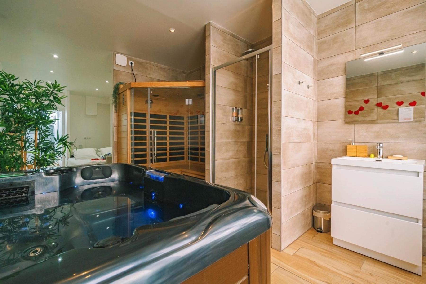 Spa Appartement O Temps Suspendu Reims Centre Sauna Et Jacuzzi Exteriör bild