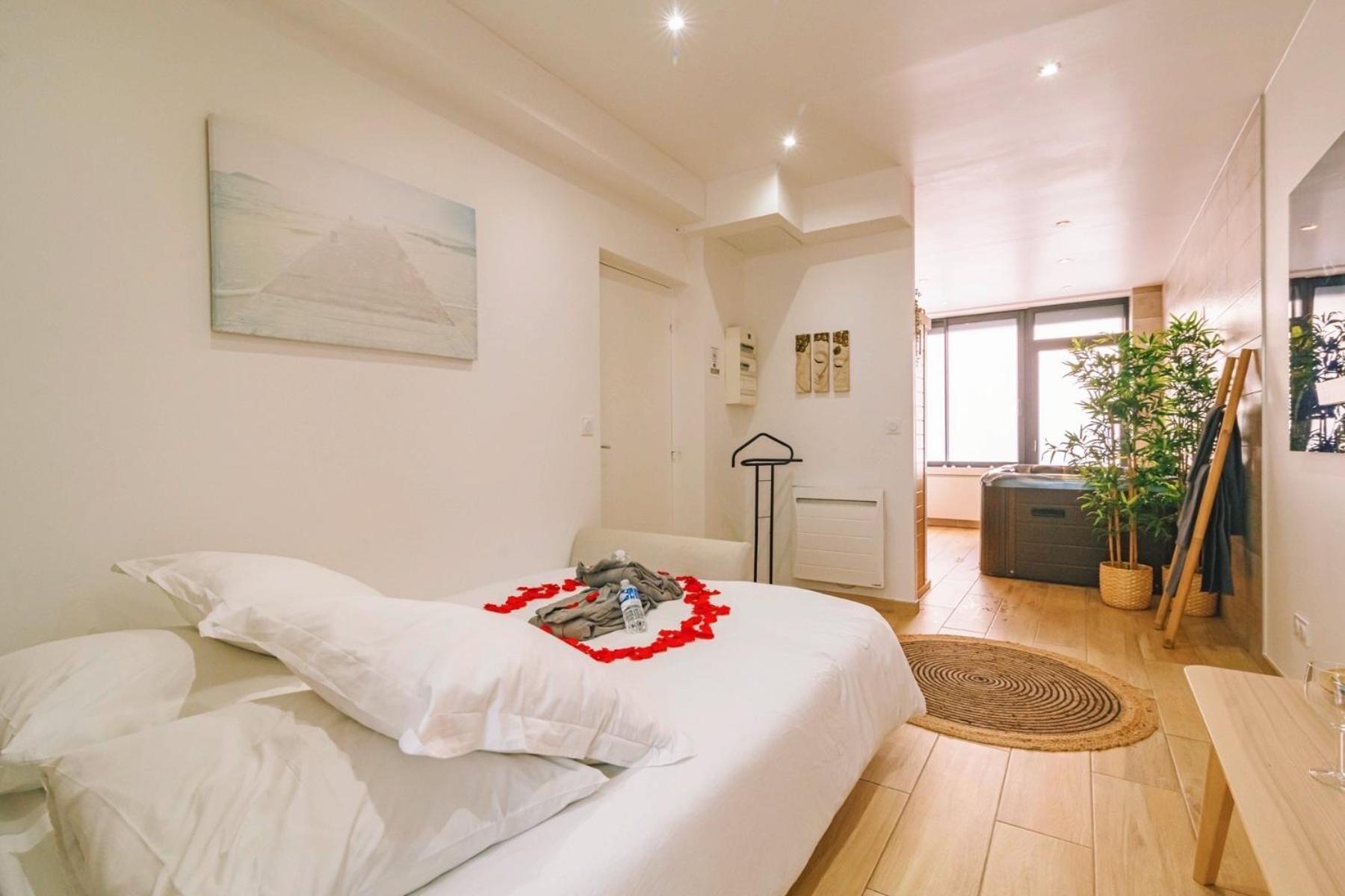 Spa Appartement O Temps Suspendu Reims Centre Sauna Et Jacuzzi Exteriör bild