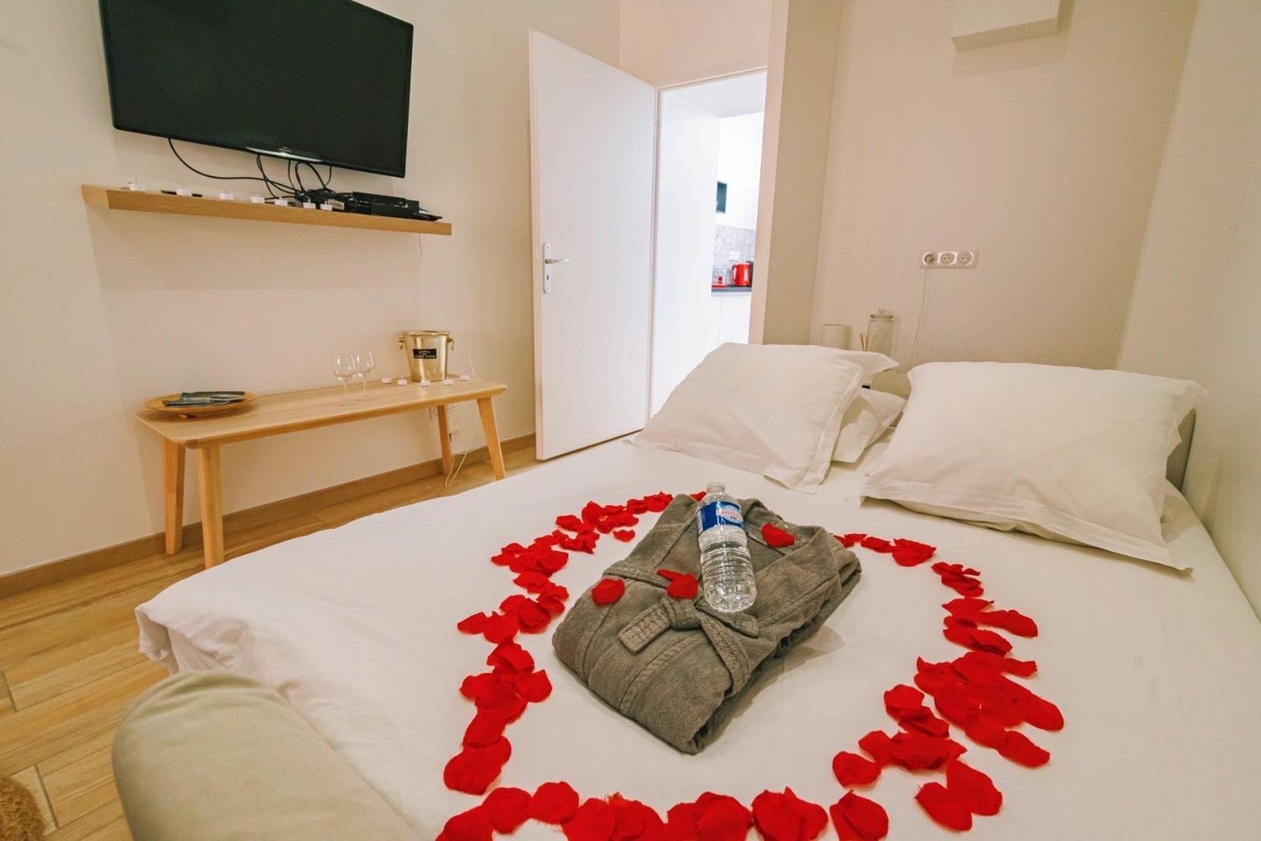 Spa Appartement O Temps Suspendu Reims Centre Sauna Et Jacuzzi Exteriör bild